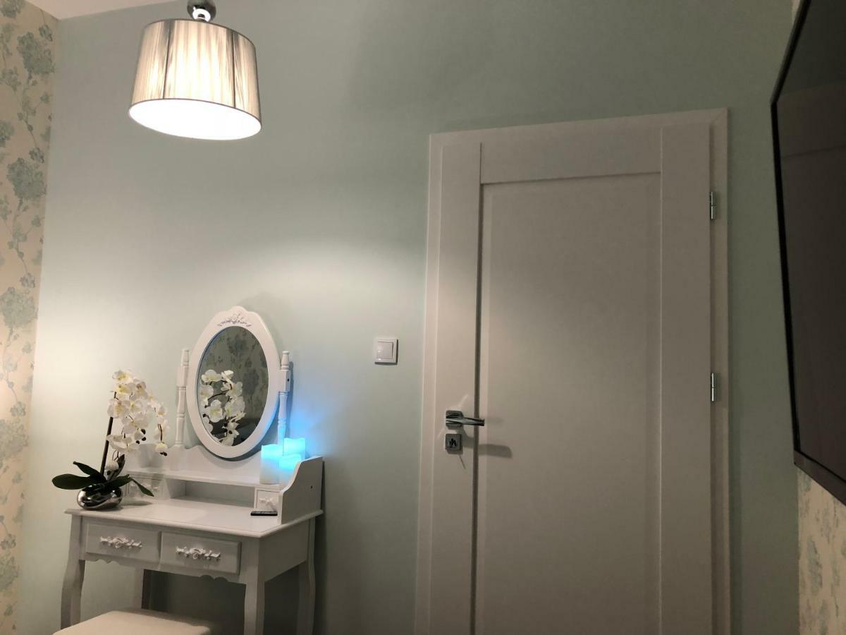 Family & Business Elegant Apartments Ul Warszawska - 2 Bedroom, Balcony, Parking Kielce Extérieur photo