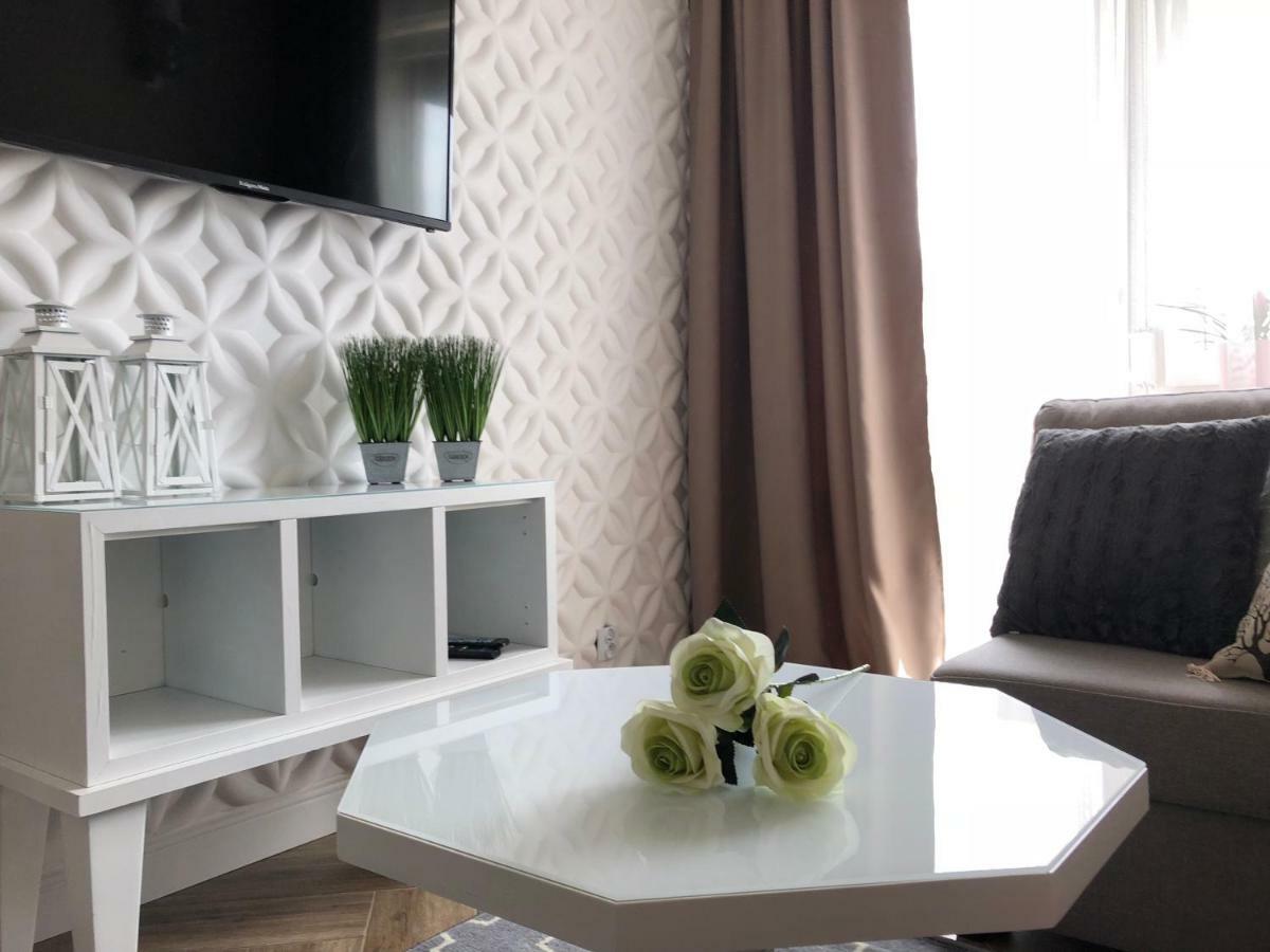 Family & Business Elegant Apartments Ul Warszawska - 2 Bedroom, Balcony, Parking Kielce Extérieur photo